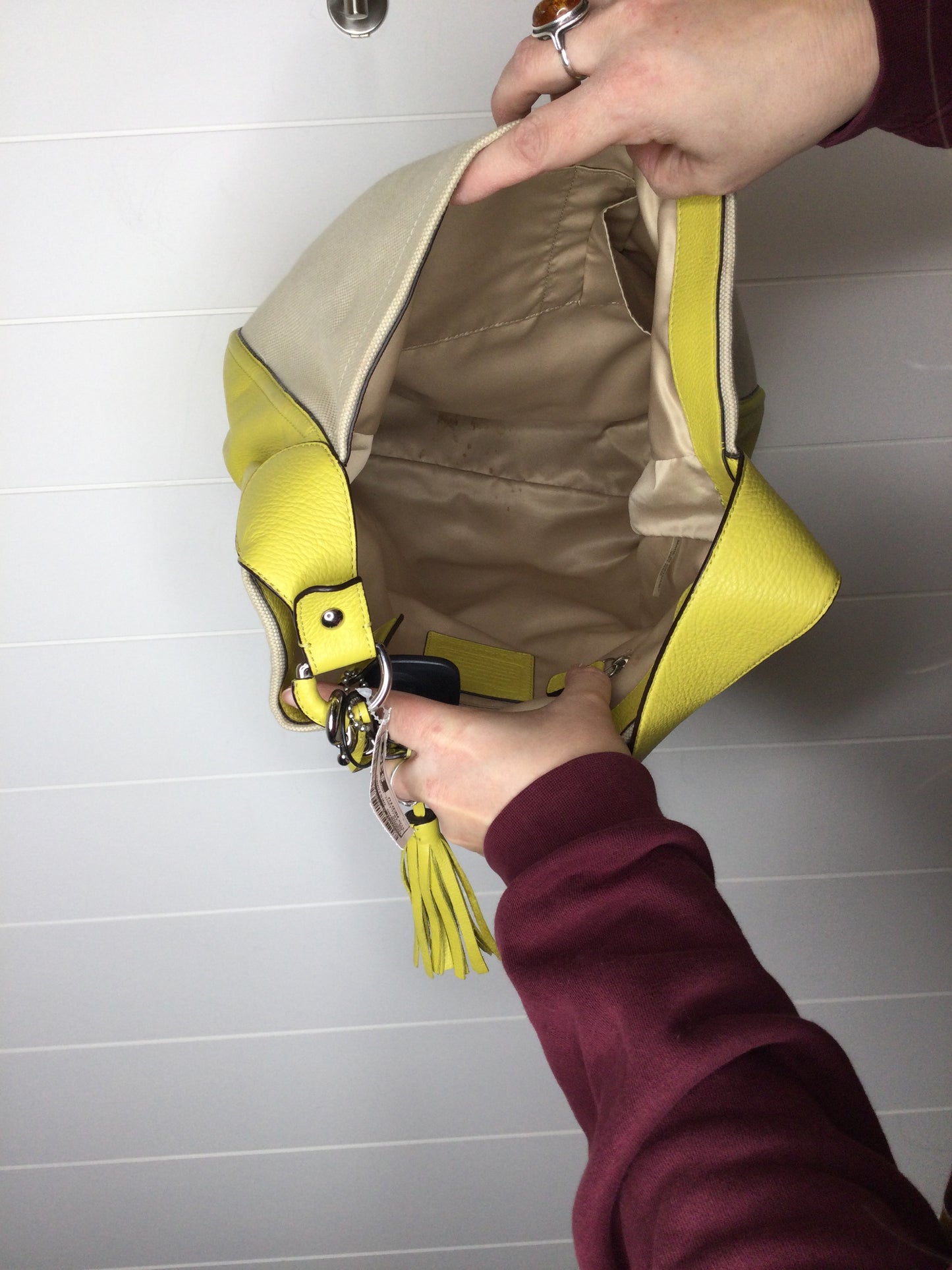 Handbag Designer By Coach Outlet Size: Medium