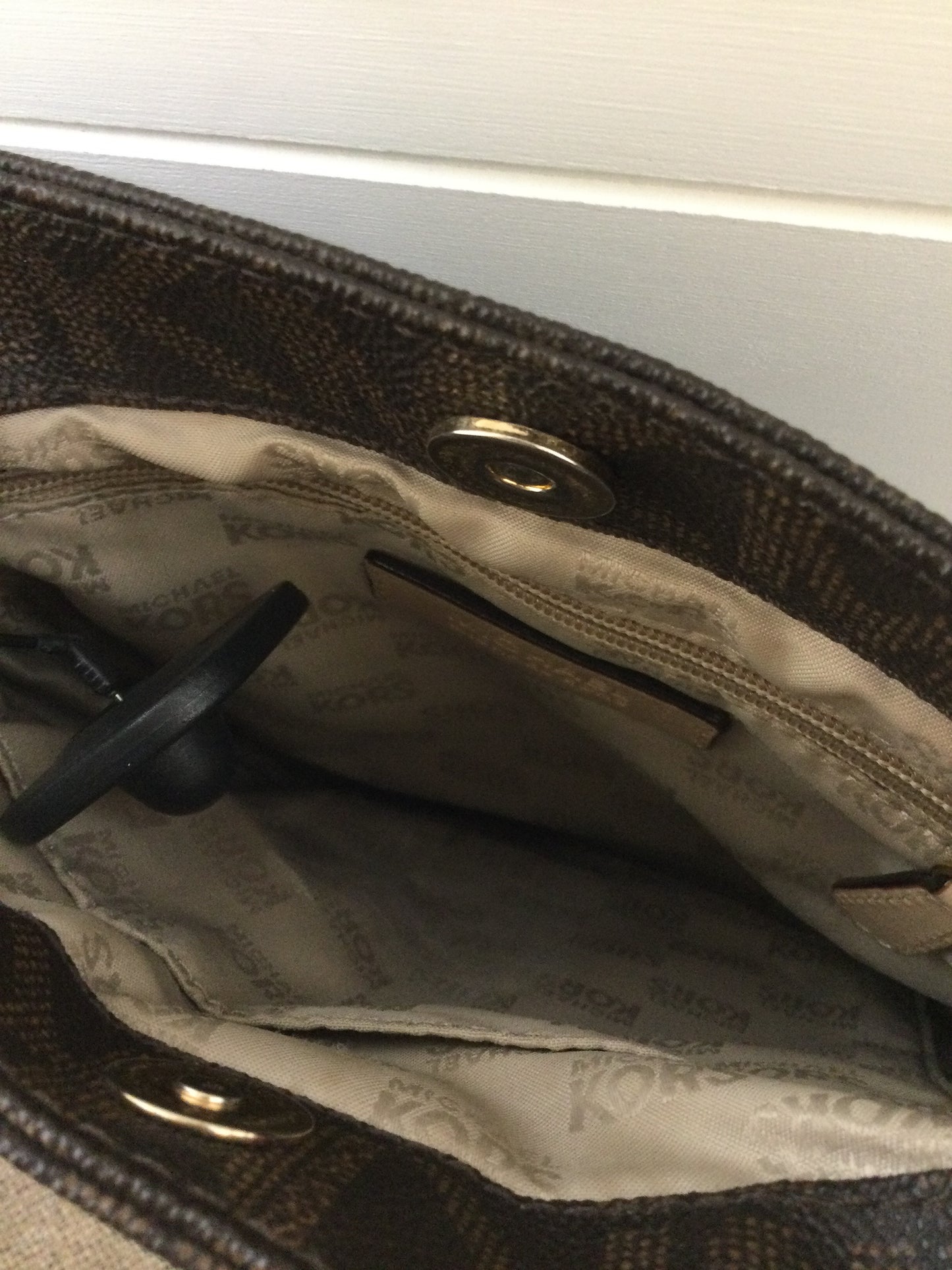 Handbag Designer By Michael By Michael Kors Size: Medium