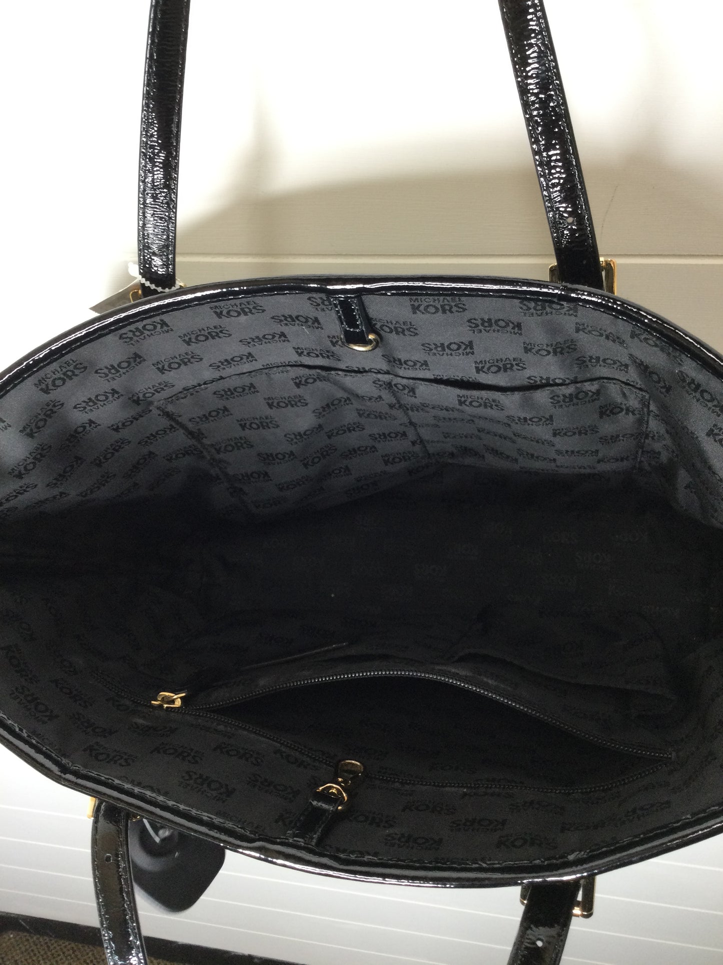 Handbag Designer By Michael By Michael Kors Size: Medium