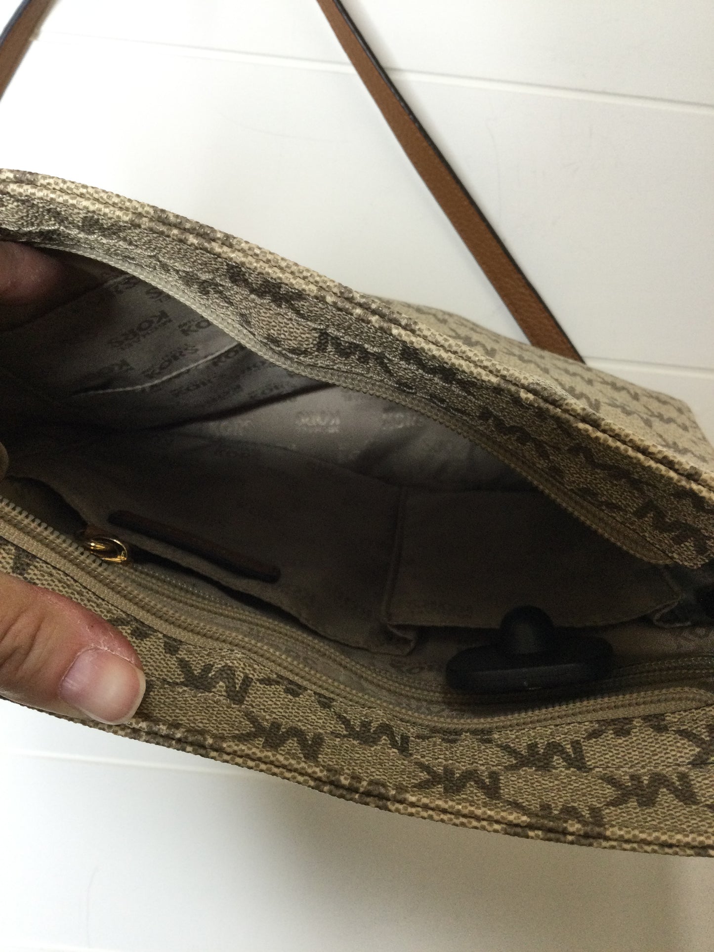 Handbag Designer By Michael By Michael Kors Size: Medium