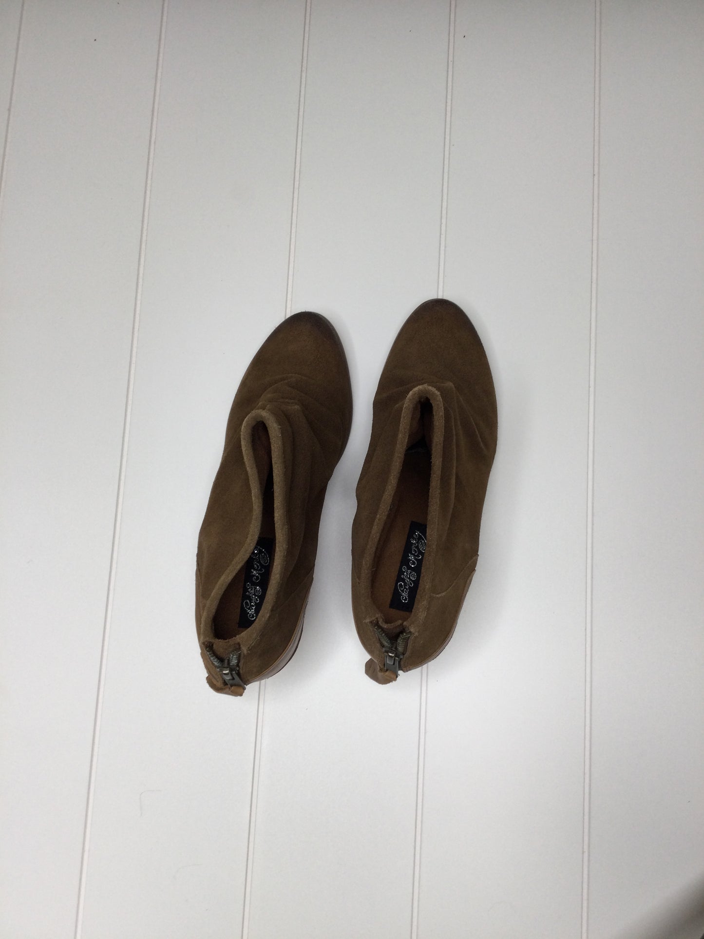 Boots Ankle Heels By Naughty Monkey Size: 9.5