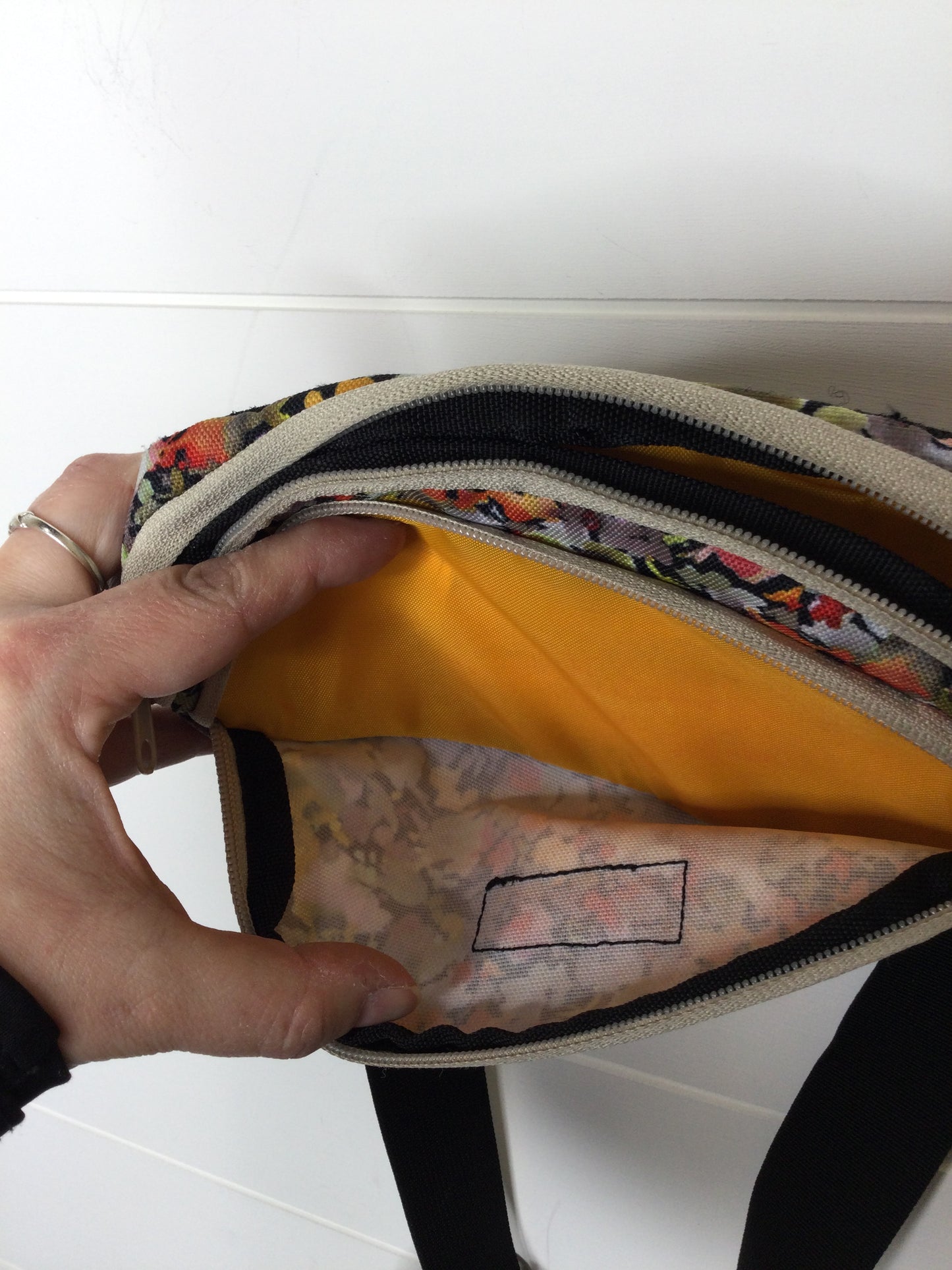 Belt Bag By Kavu Size: Medium