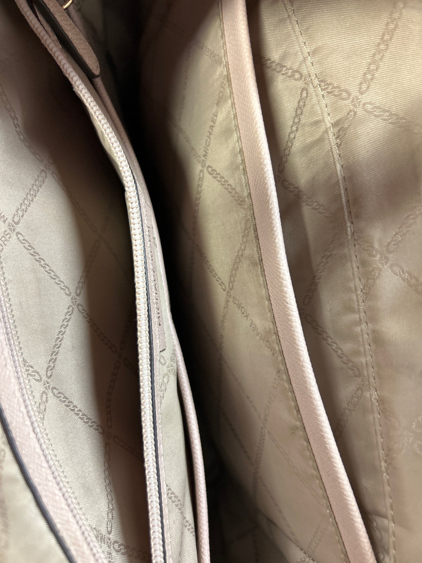 Handbag Designer By Michael Kors In Pink, Size:Medium