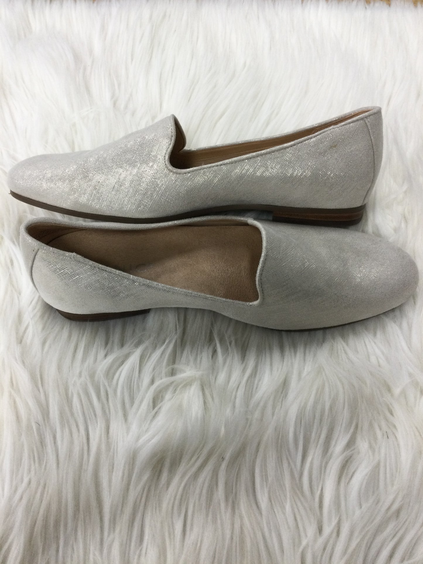 Shoes Flats By Vionic In Silver, Size:7.5