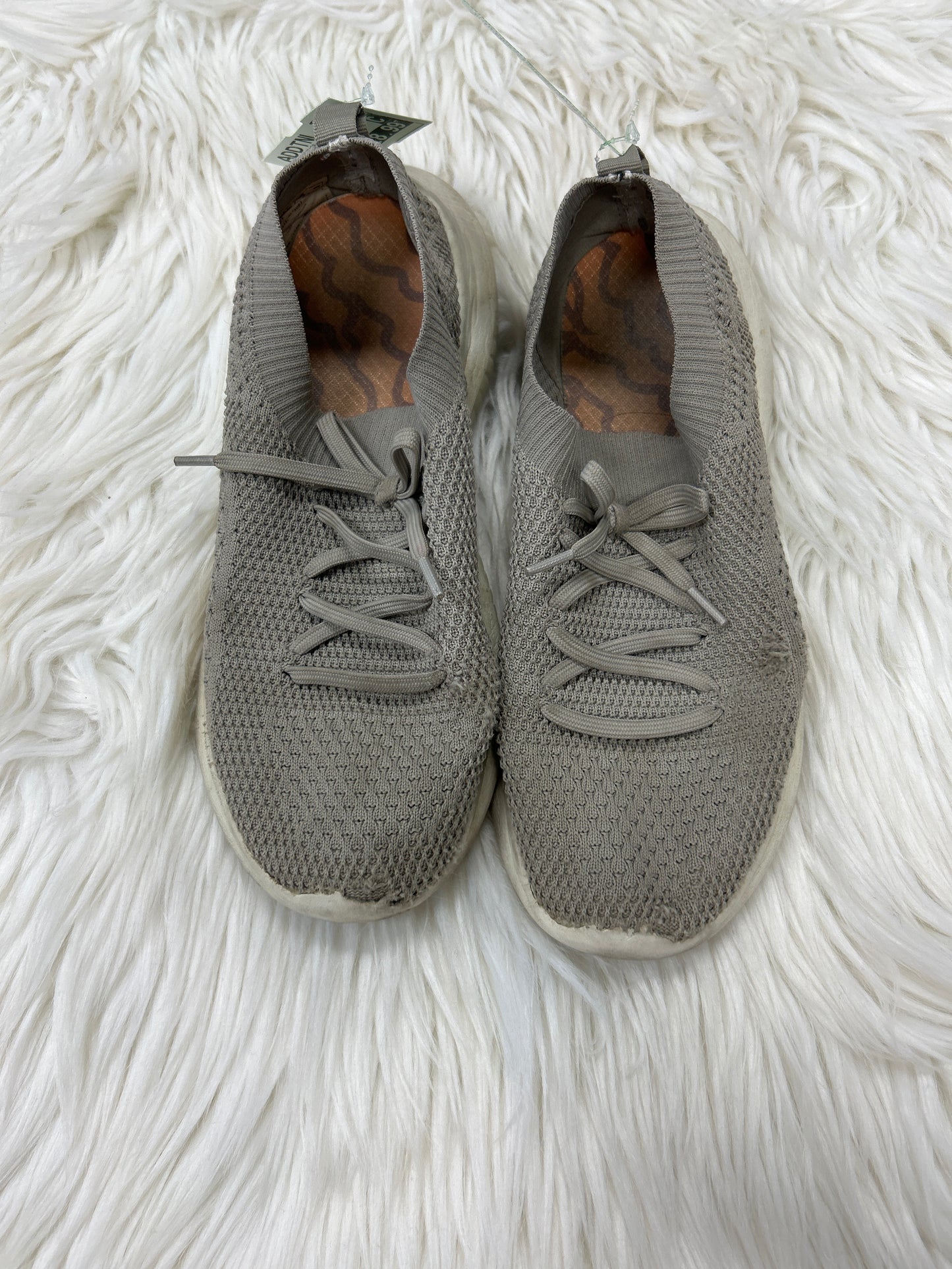 Shoes Athletic By Clothes Mentor In Grey, Size:7
