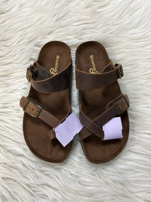 Sandals Flats By Cmc In Brown, Size:7