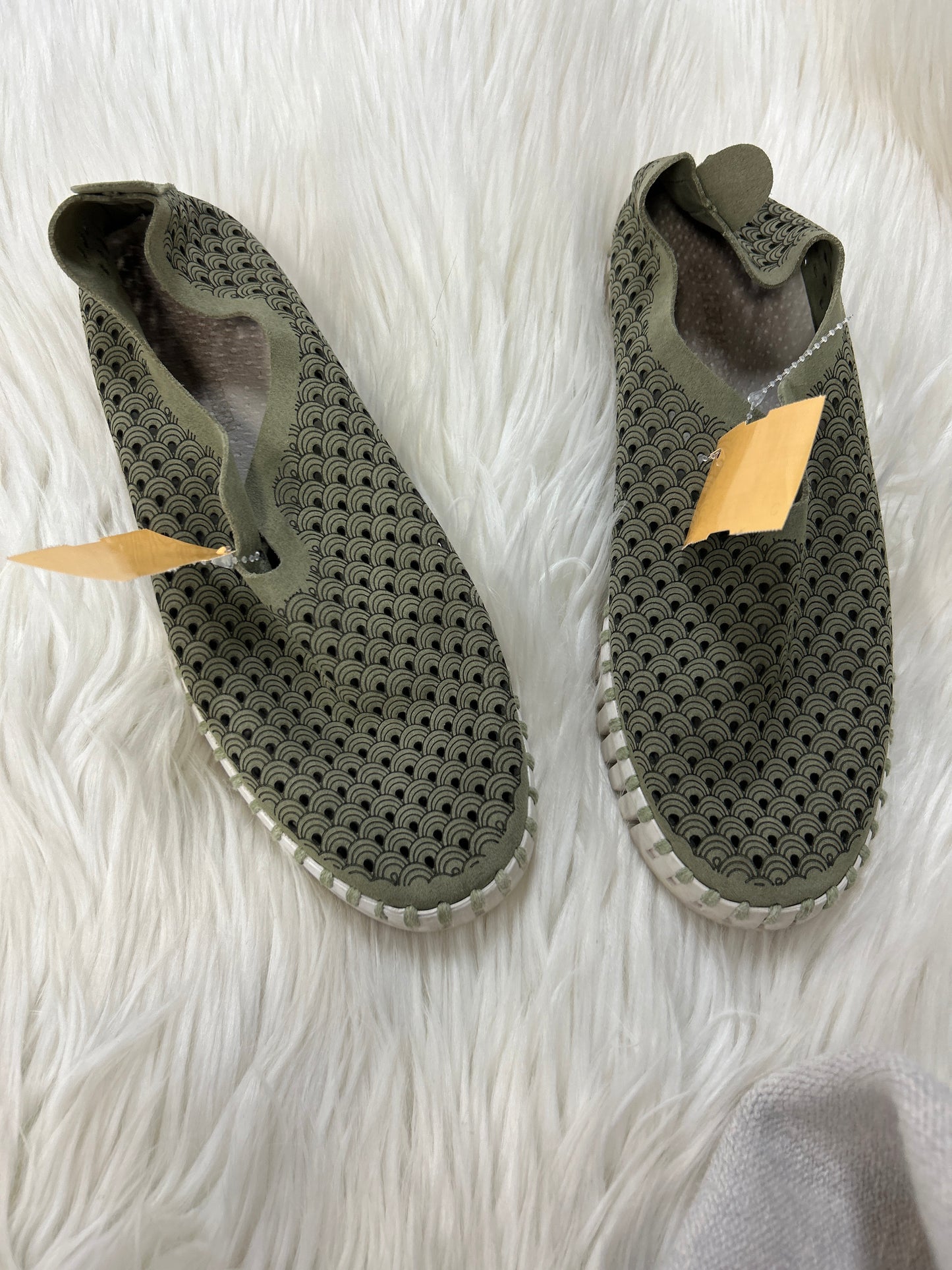 Shoes Flats By Clothes Mentor In Green, Size:6.5