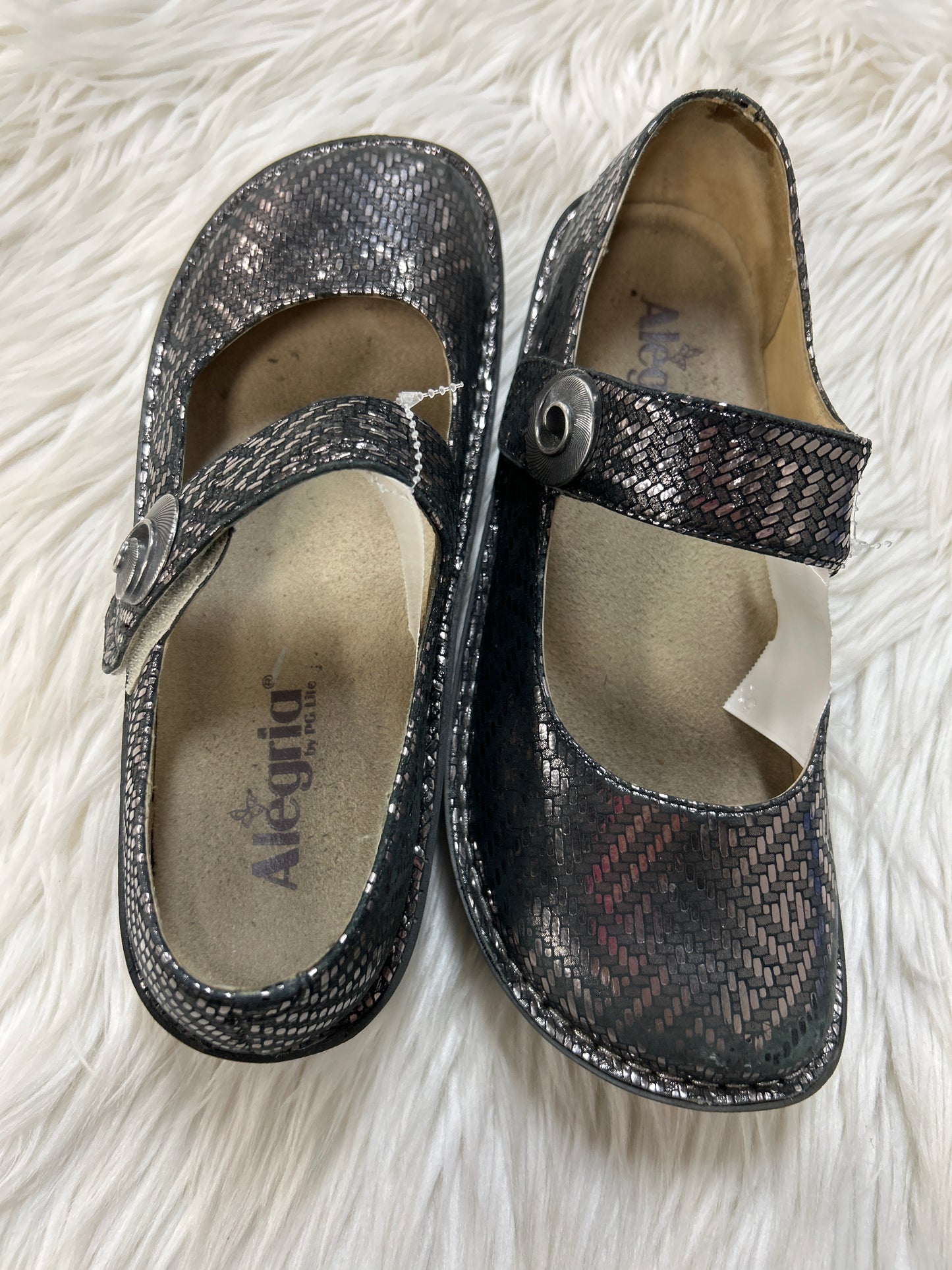 Shoes Flats By Alegria In Silver, Size:7.5