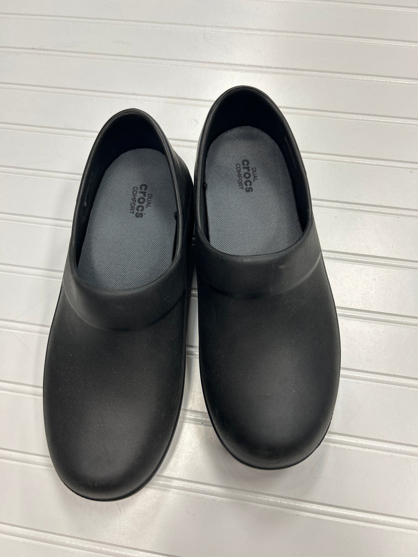 Shoes Flats By Crocs In Black, Size:9