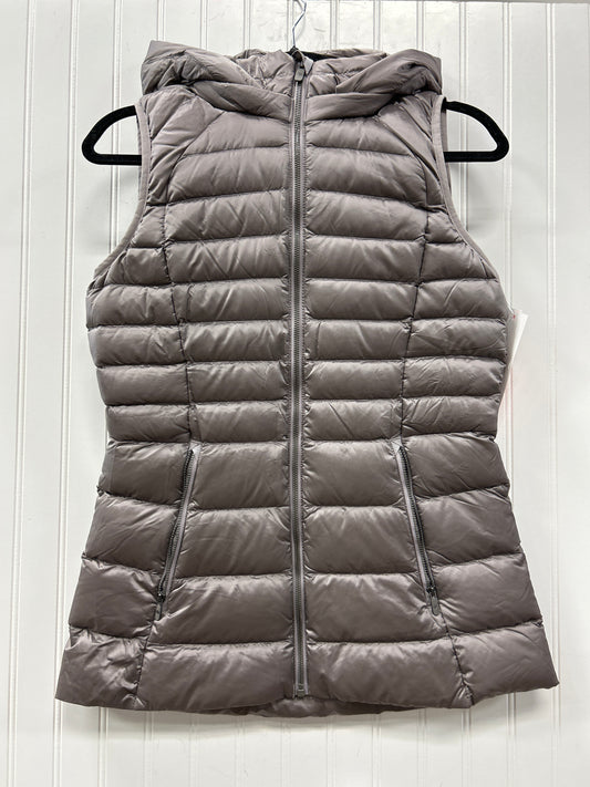 Vest Puffer & Quilted By Lululemon In Grey, Size:6