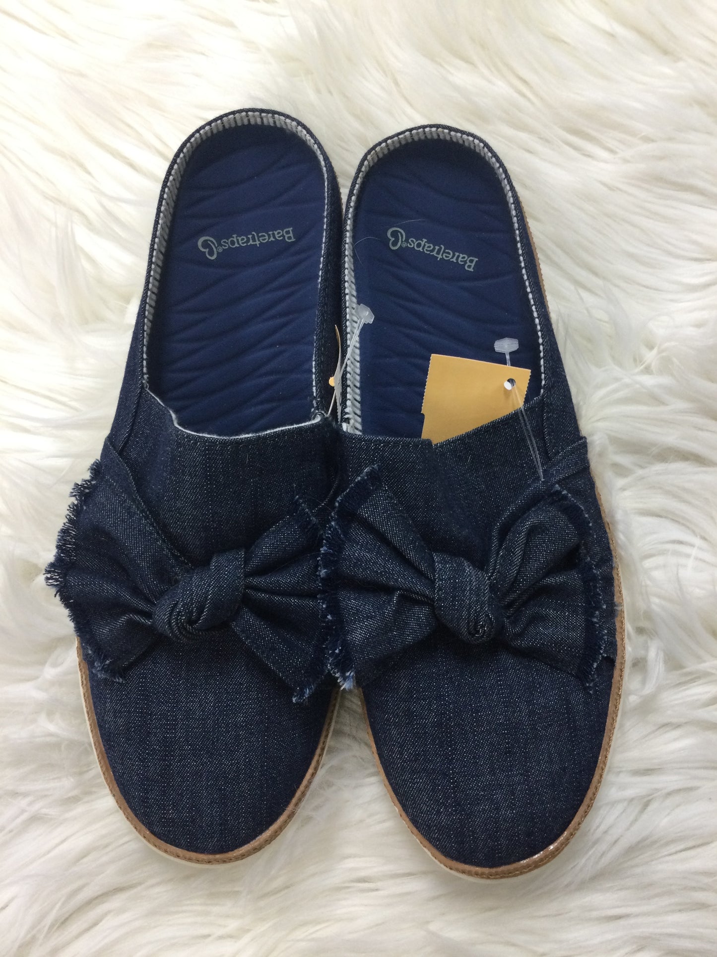 Shoes Flats By Bare Traps In Navy, Size:9
