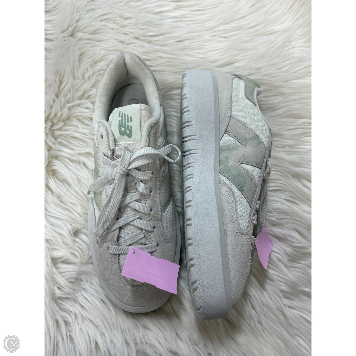 Shoes Sneakers By New Balance In Green & White, Size: 9.5