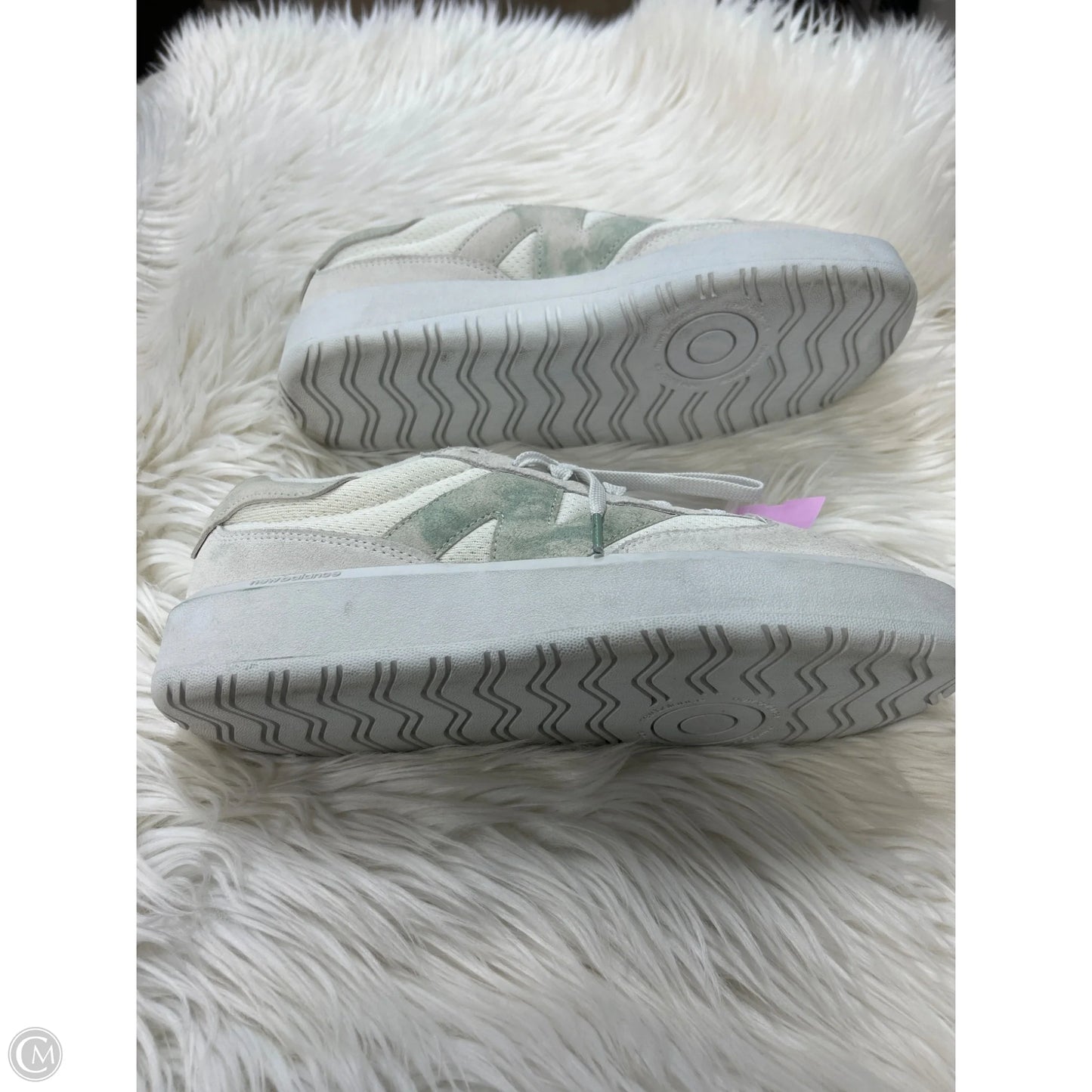 Shoes Sneakers By New Balance In Green & White, Size: 9.5