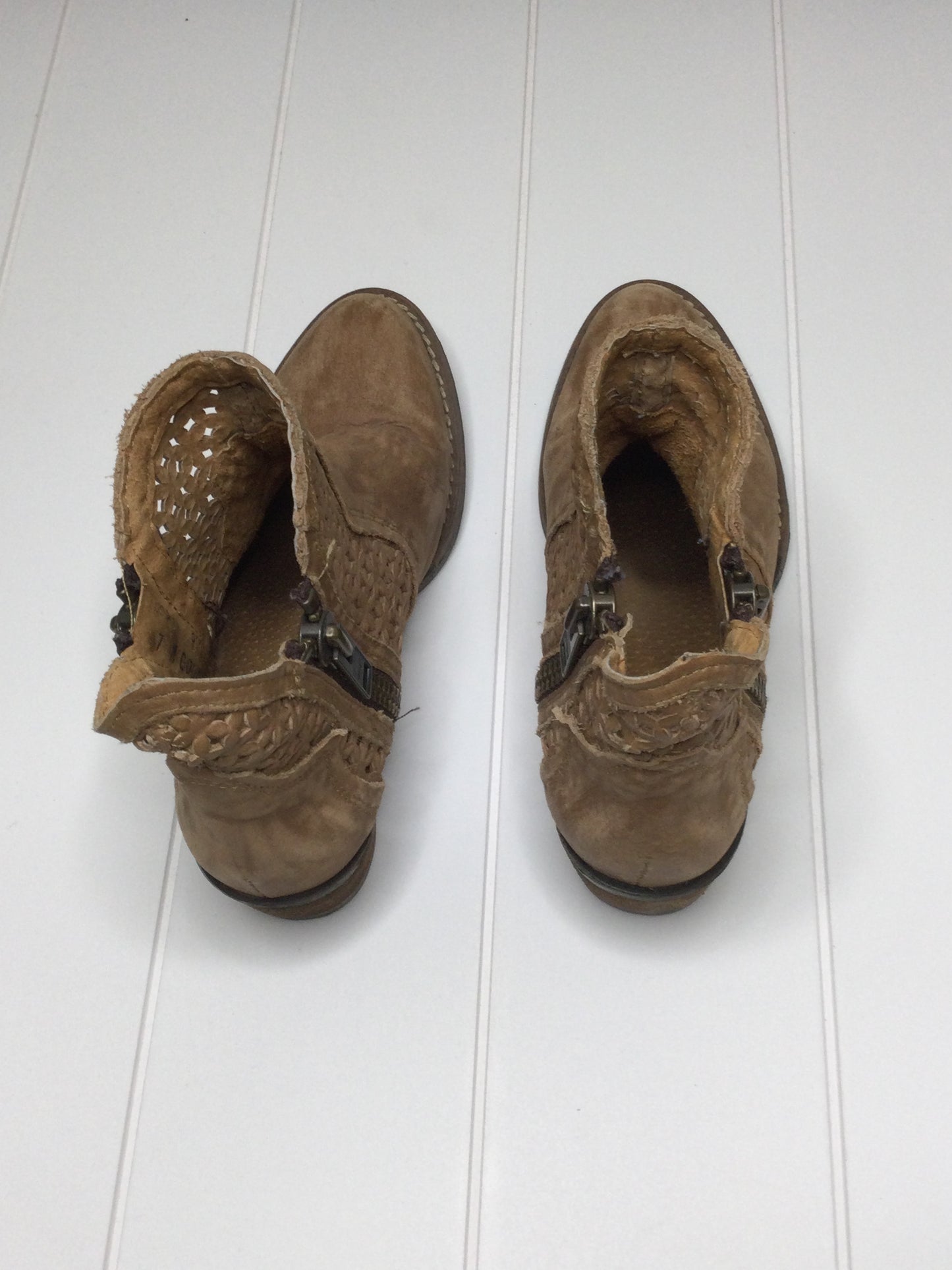 Boots Ankle Flats By Circle G  Size: 7