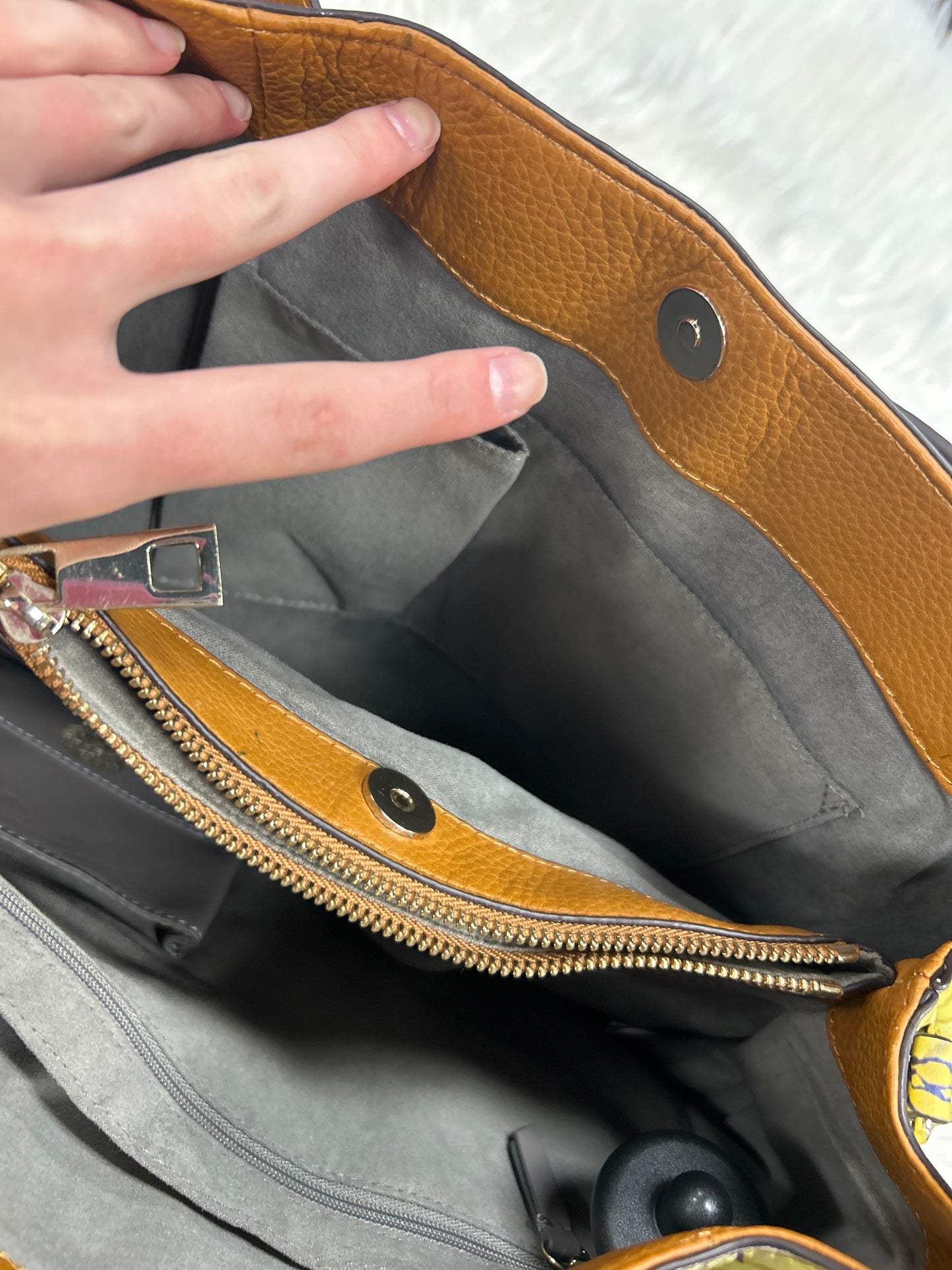 Handbag Leather By Vince Camuto In Yellow, Size:Large