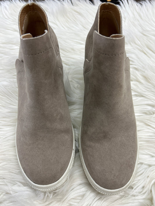 Shoes Sneakers By Express In Brown, Size:8