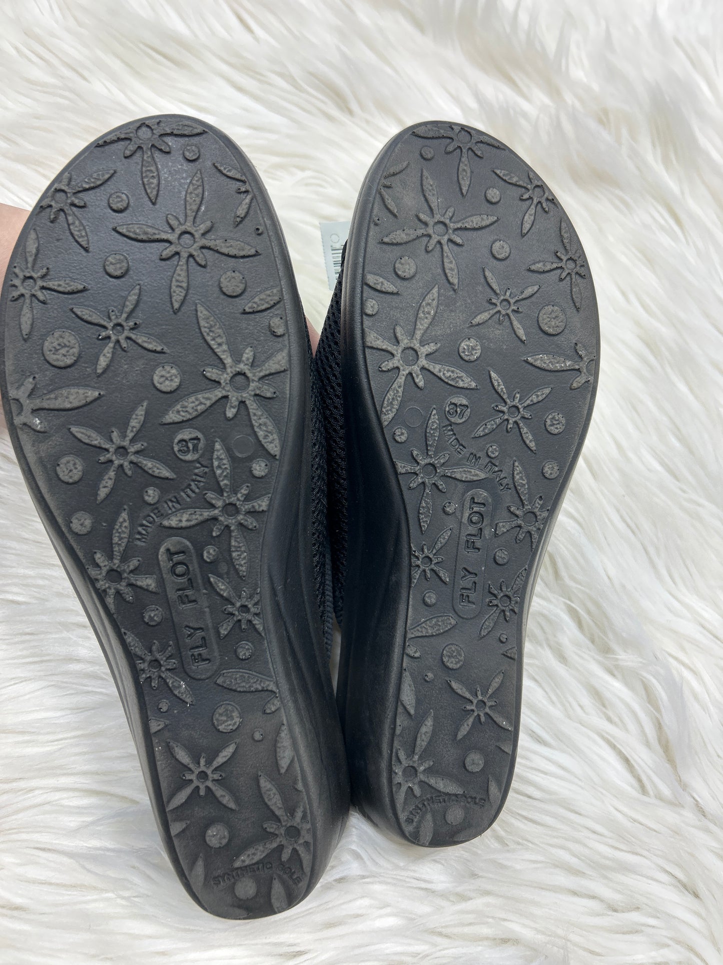 Sandals Flats By Clothes Mentor In Black, Size:6.5