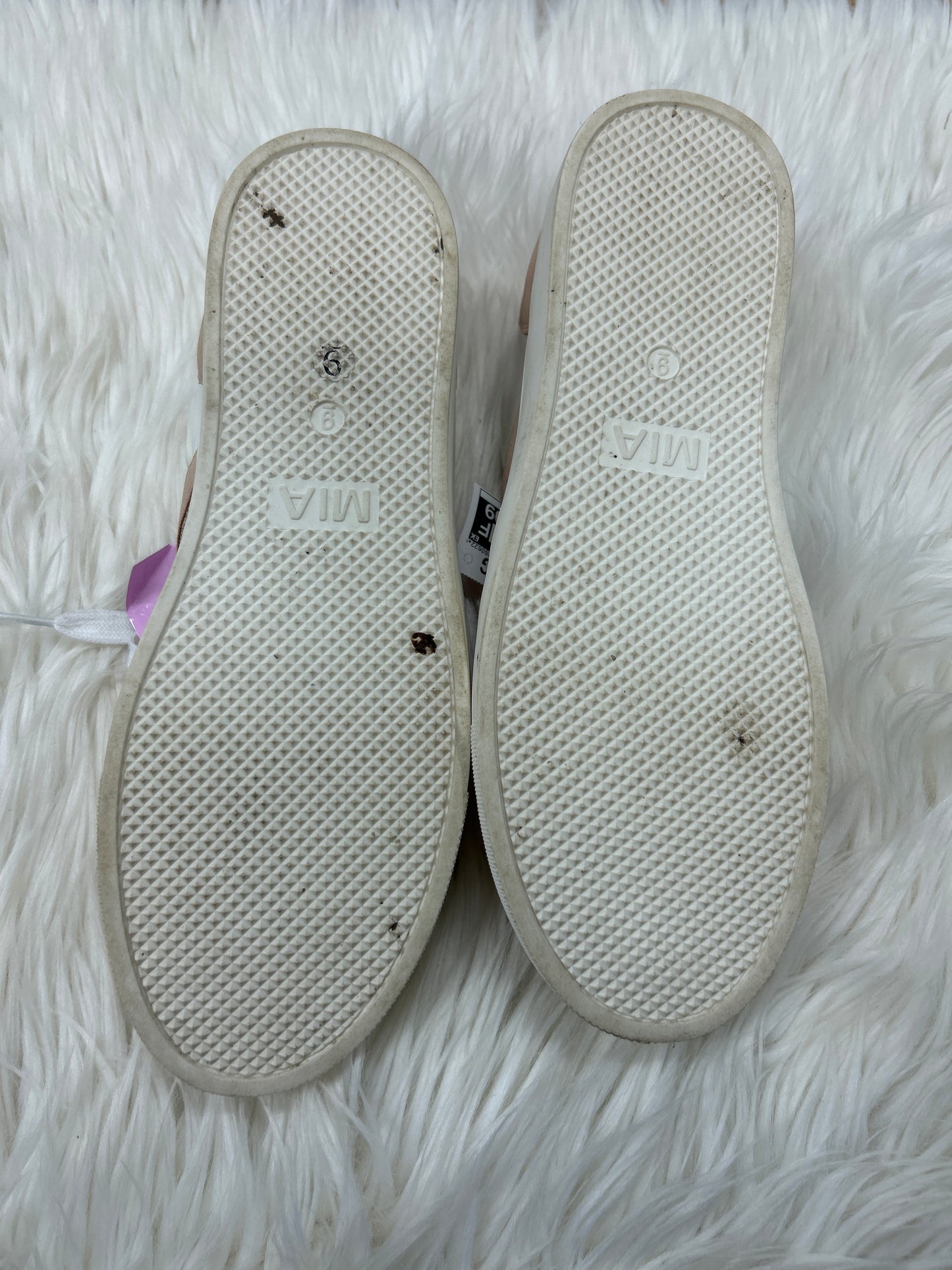 Shoes Sneakers By Mia In Cream, Size:9