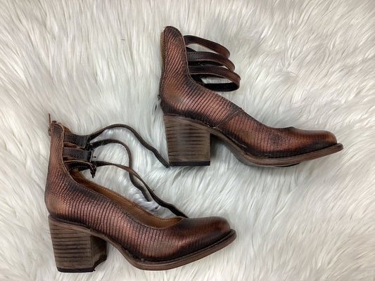 Shoes Heels Kitten By Freebird In Brown, Size:7
