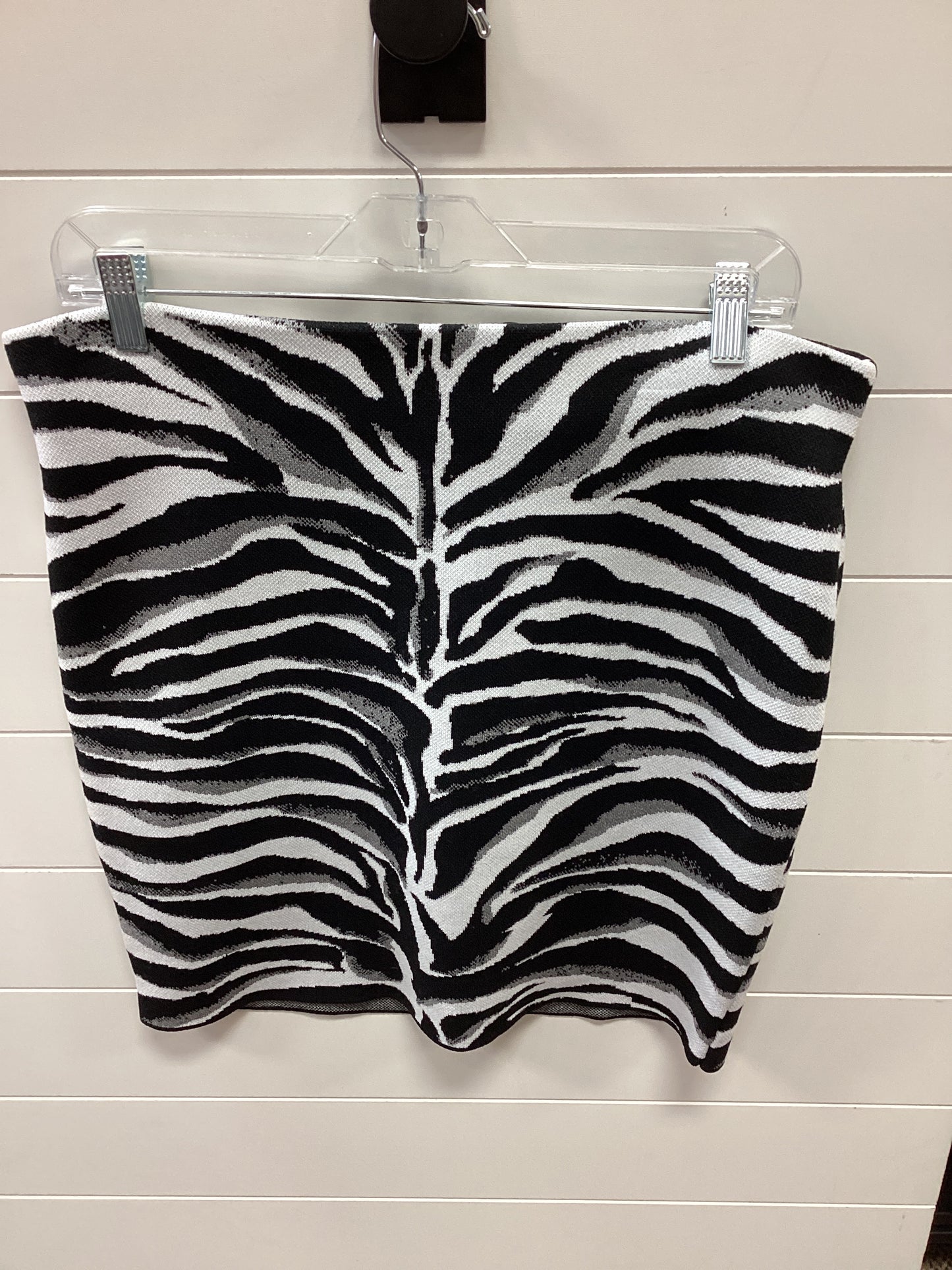 Skirt Mini & Short By Express In Animal Print, Size:L