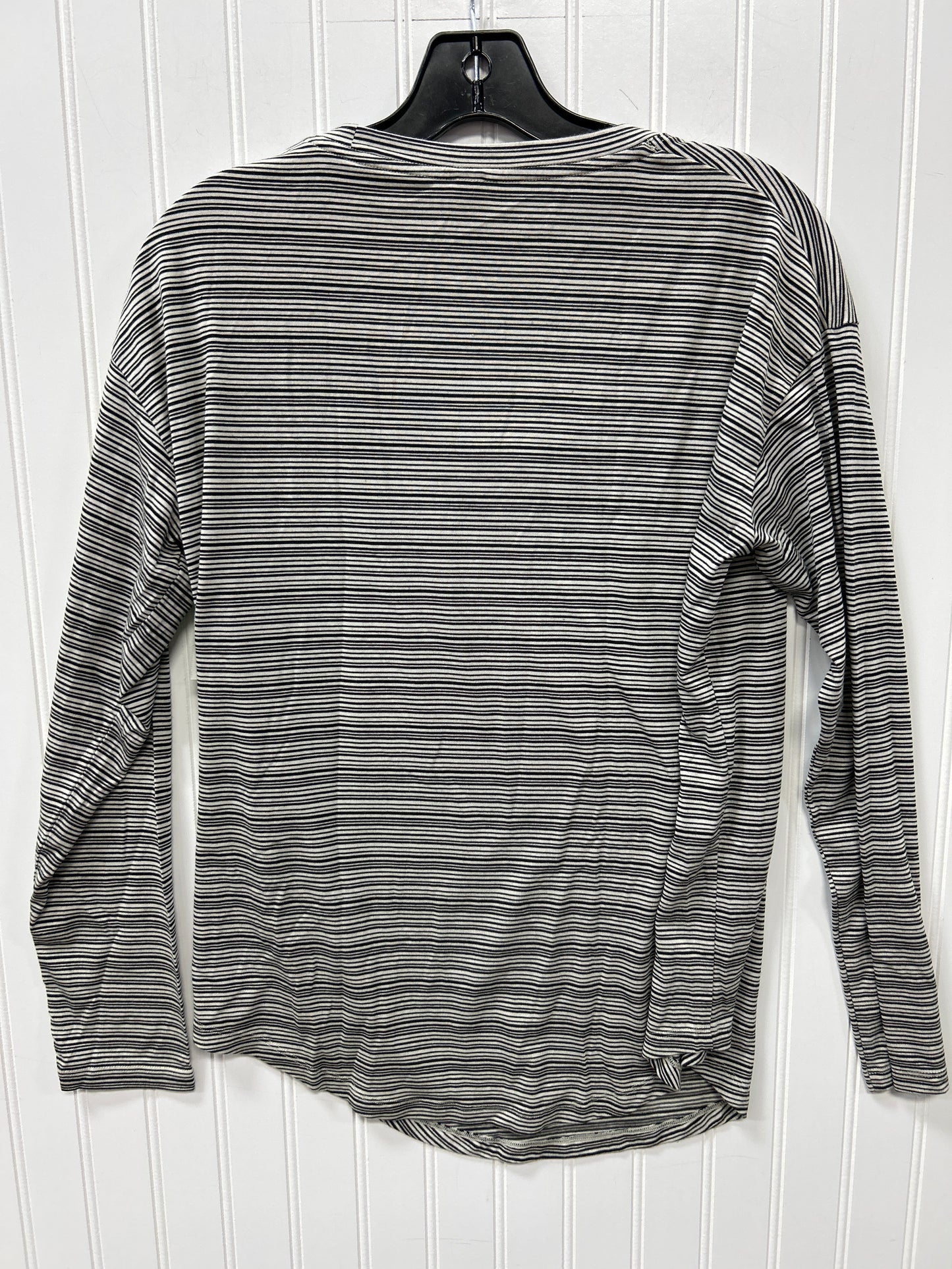 Athletic Top Ls Crewneck By Athleta In Black & Cream, Size:M