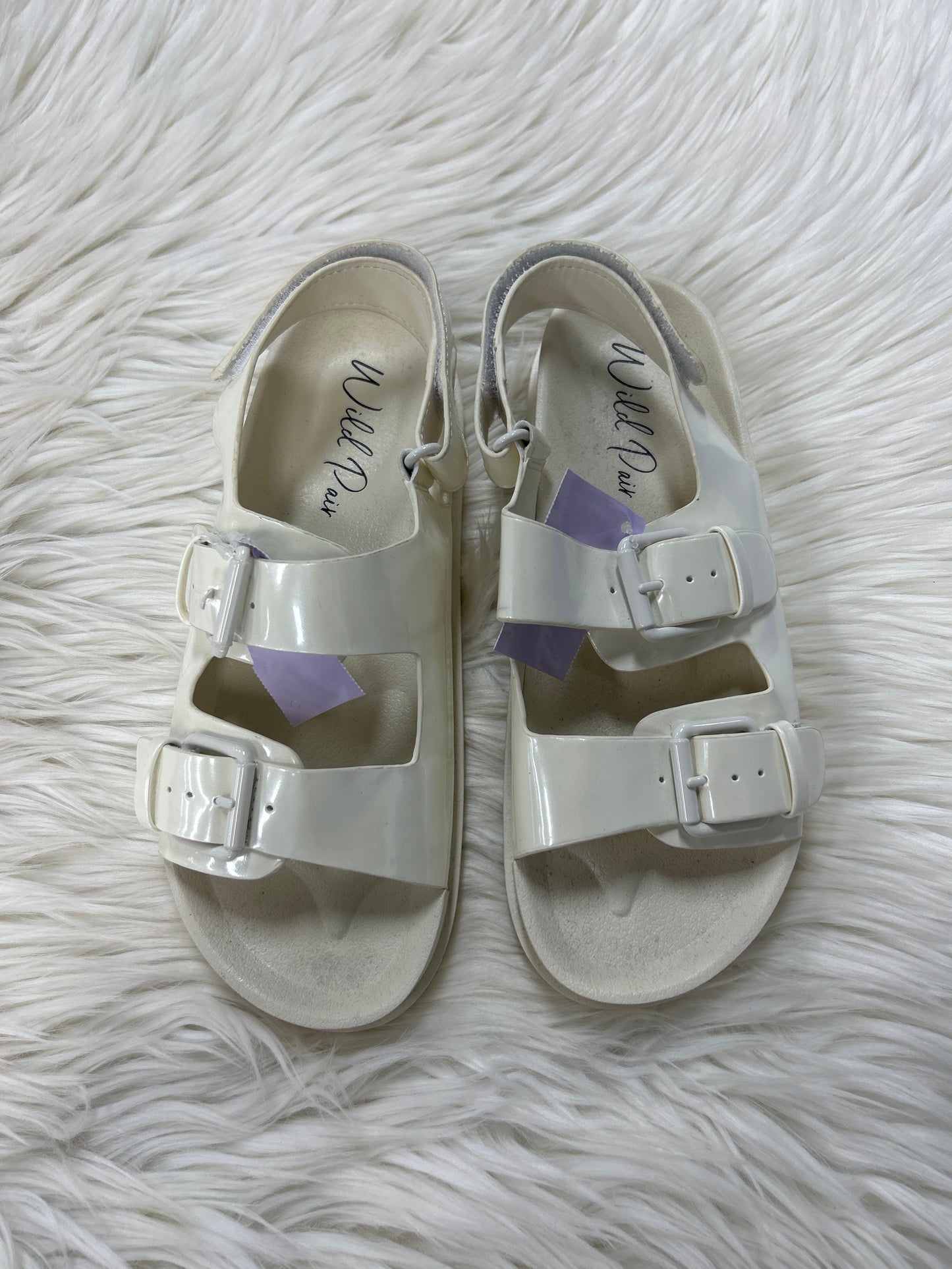 Sandals Flats By Clothes Mentor In Cream, Size:6.5