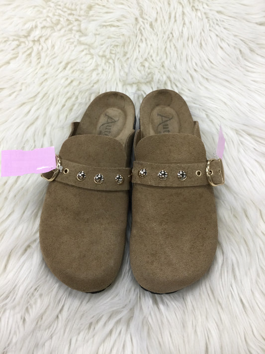 Shoes Flats By Clothes Mentor In Brown, Size:8.5