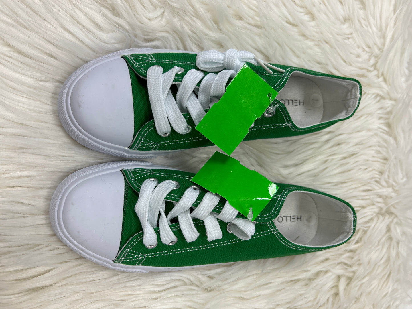 Shoes Sneakers By Clothes Mentor In Green, Size:7