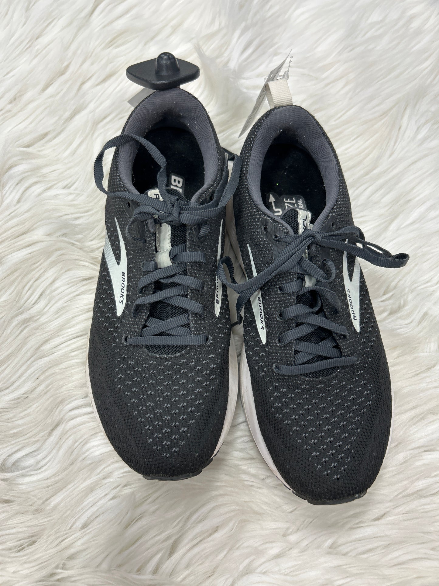 Shoes Athletic By Brooks In Black, Size:7