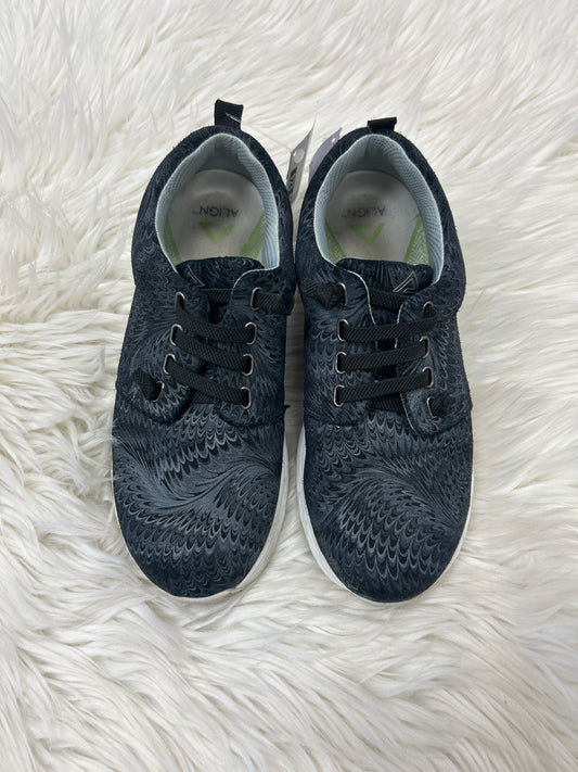 Shoes Athletic By Cmc In Black, Size:8.5