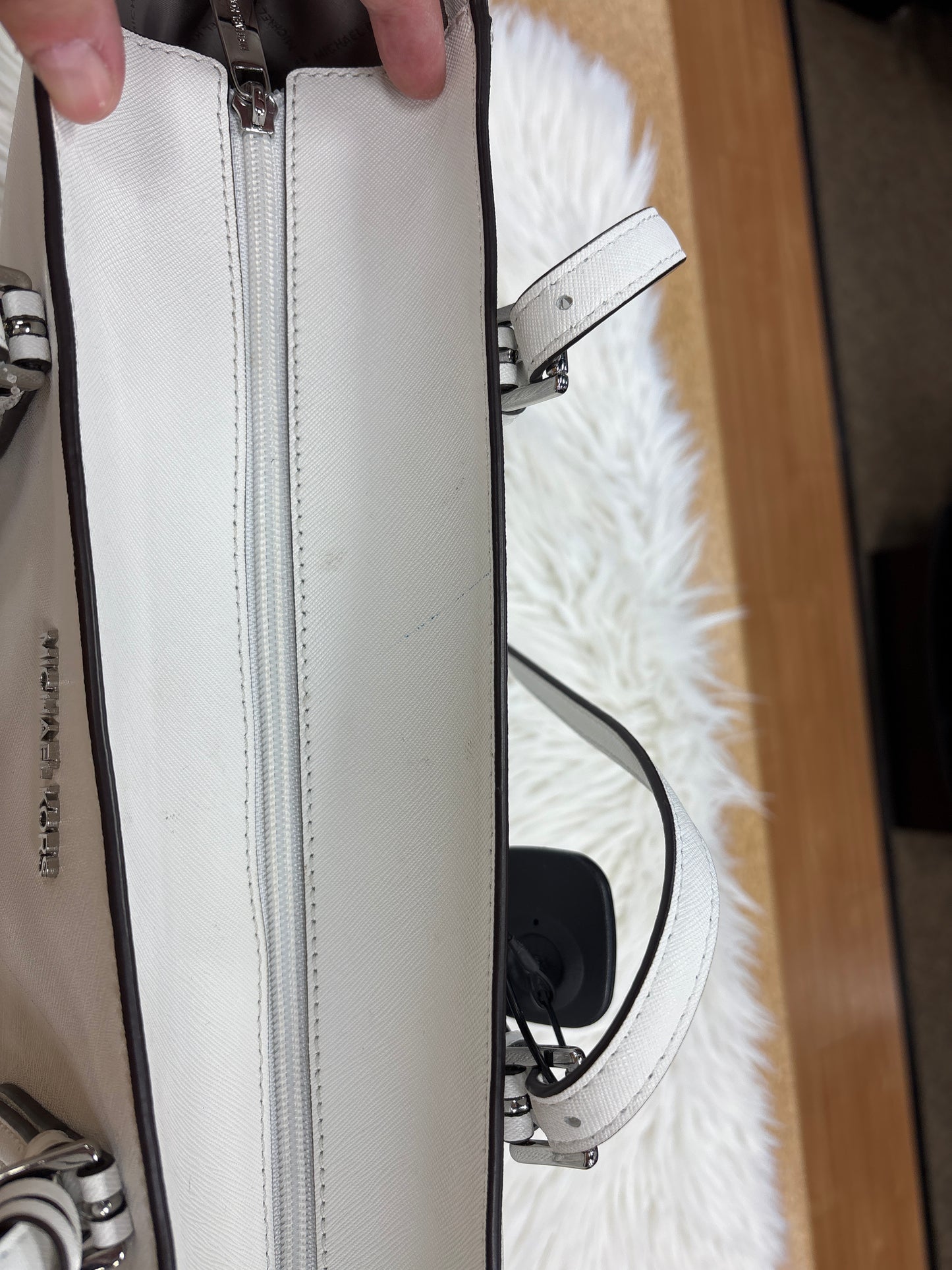 Handbag Designer By Michael Kors In White, Size:Medium