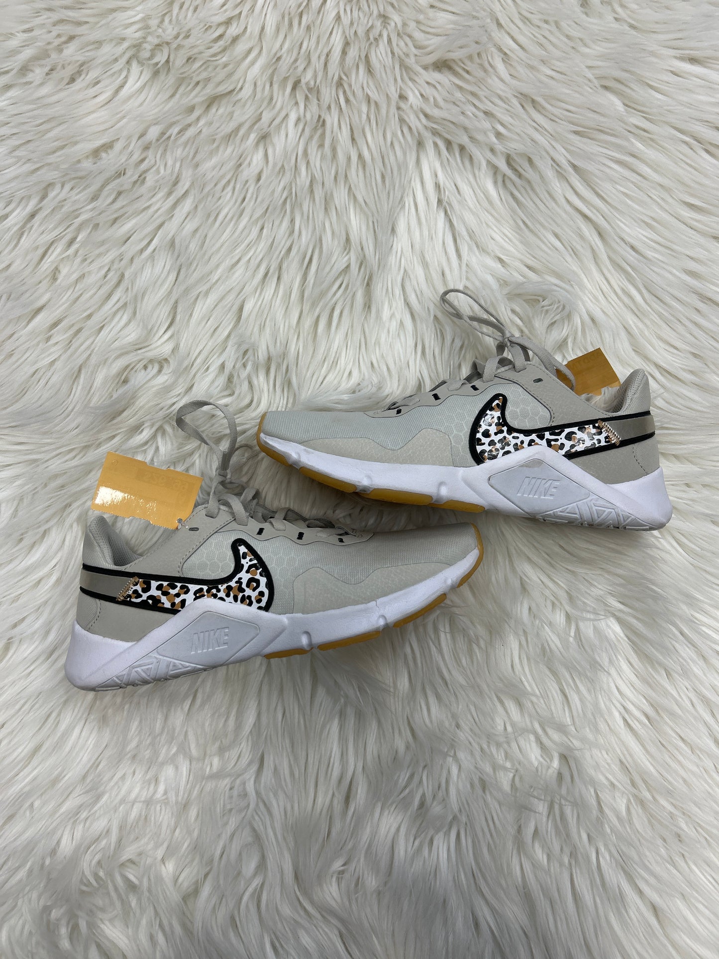 Shoes Athletic By Nike In Cream, Size:8