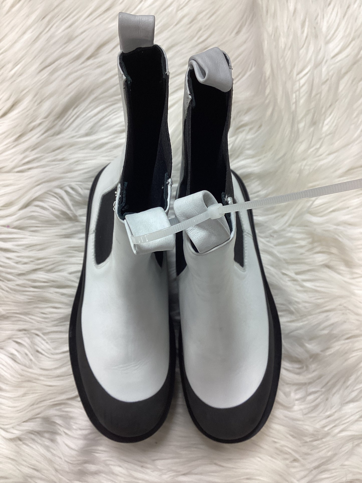 Boots Ankle Flats By Cmc In White, Size:6