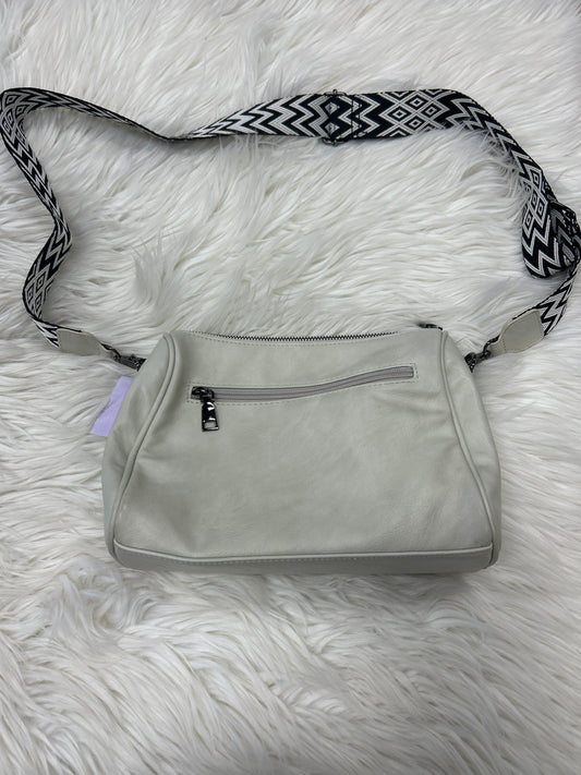 Crossbody By Cmc In Cream, Size:Large