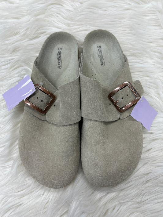 Shoes Flats By Clothes Mentor In Taupe, Size:6.5