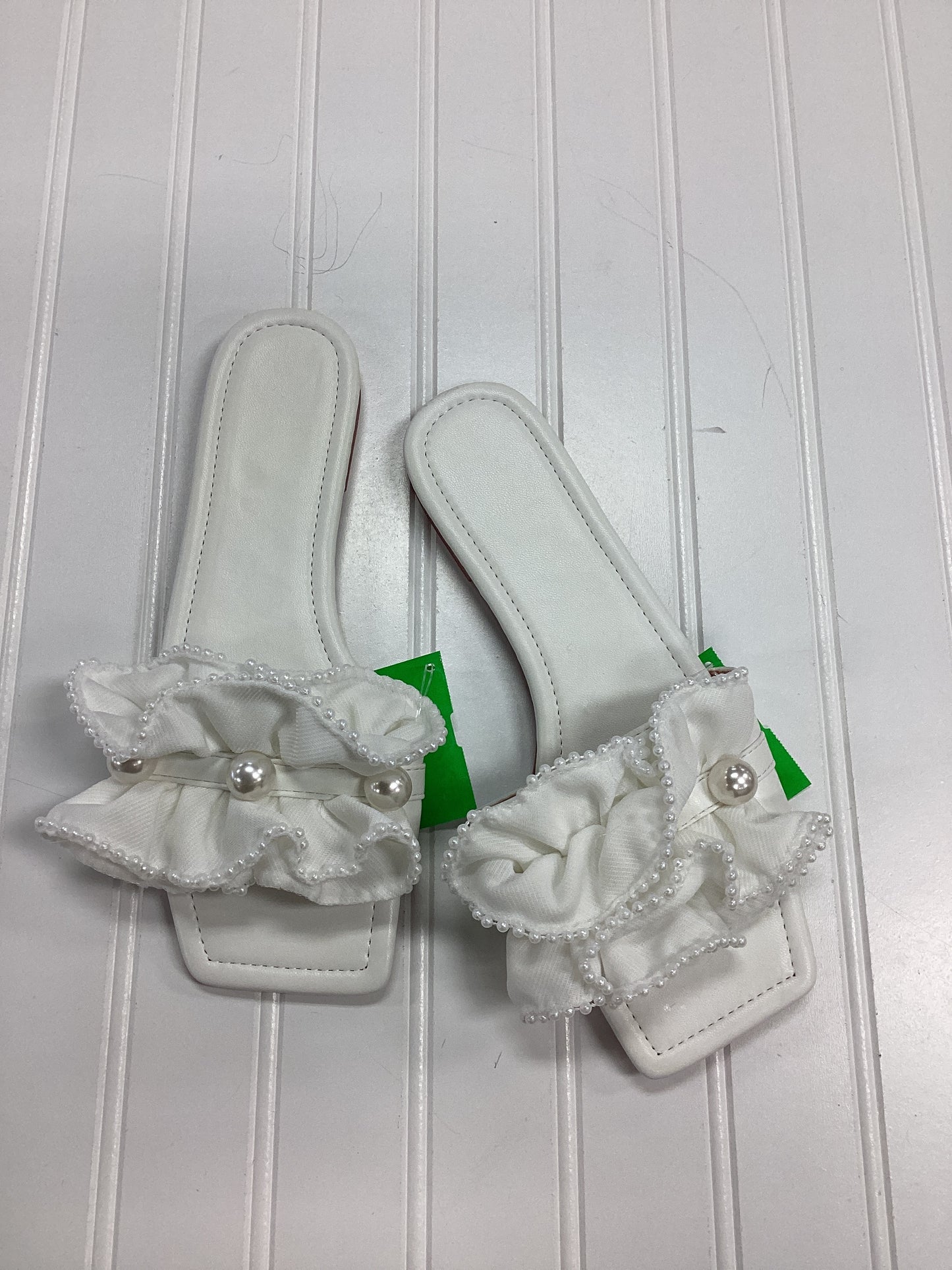 Sandals Flats By Clothes Mentor In White, Size:8.5 NEW