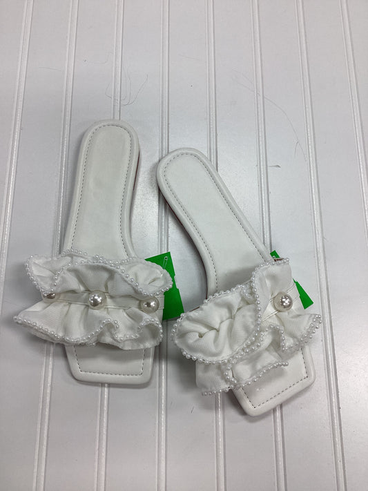 Sandals Flats By Clothes Mentor In White, Size:8.5 NEW