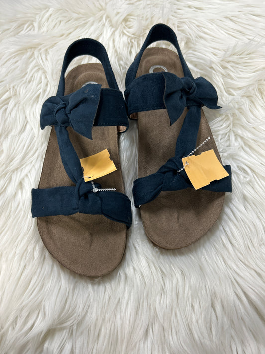 Sandals Flats By Clothes Mentor In Blue, Size:9