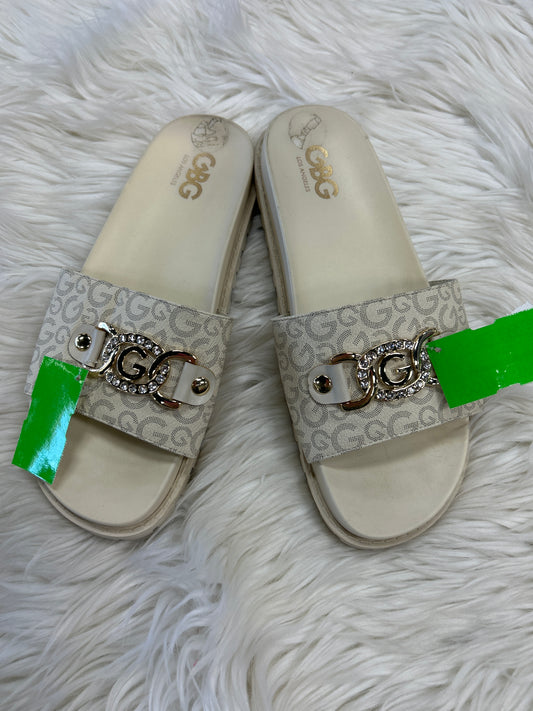 Sandals Flats By Guess In Cream, Size:9