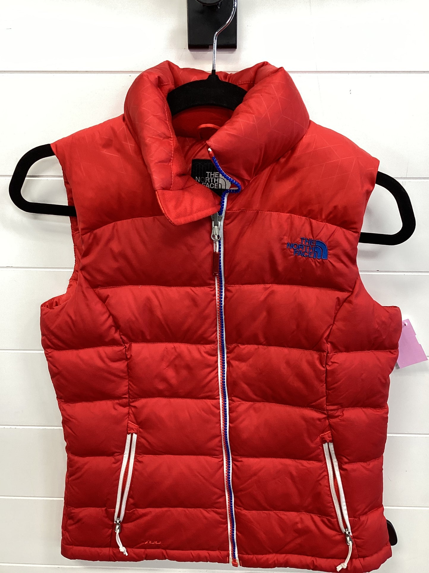 Vest Puffer & Quilted By The North Face In Red, Size:Xs