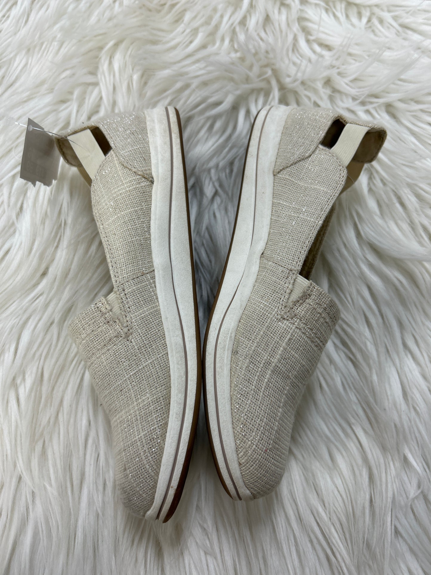 Shoes Flats By Clarks In Cream, Size:7