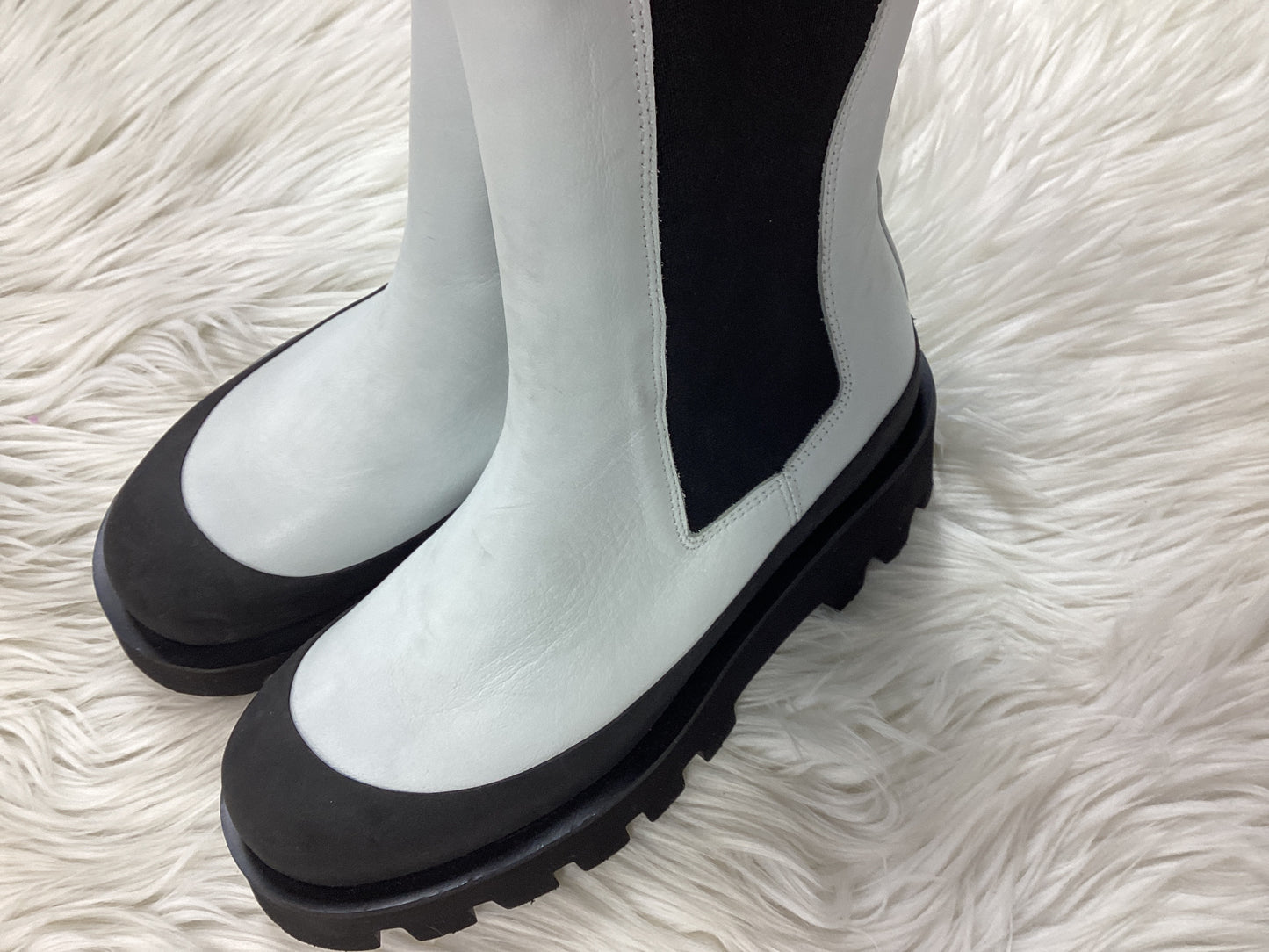 Boots Ankle Flats By Cmc In White, Size:6