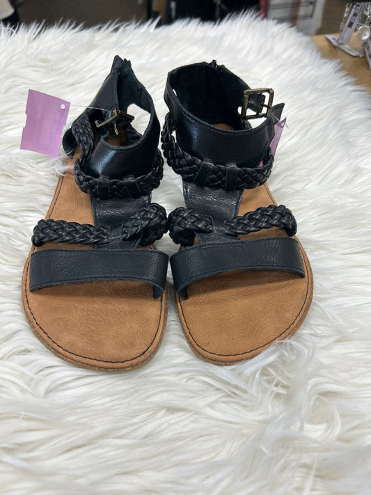 Sandals Flats By Boc In Black, Size:8.5