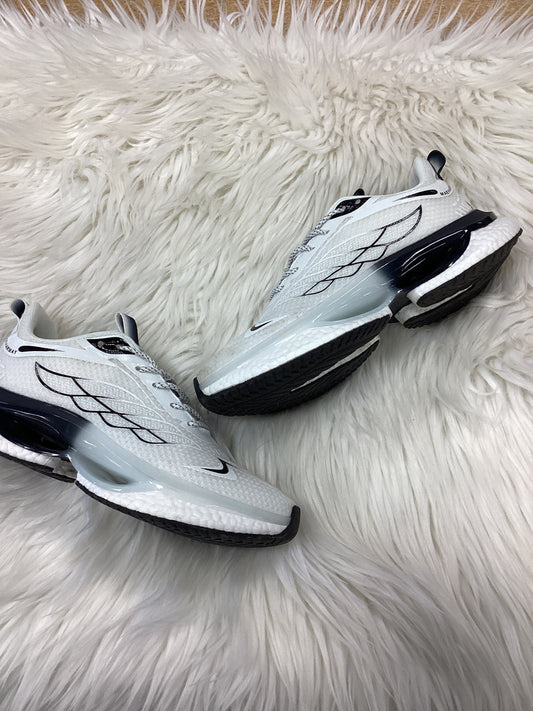 Shoes Athletic By Cmc In White, Size:7