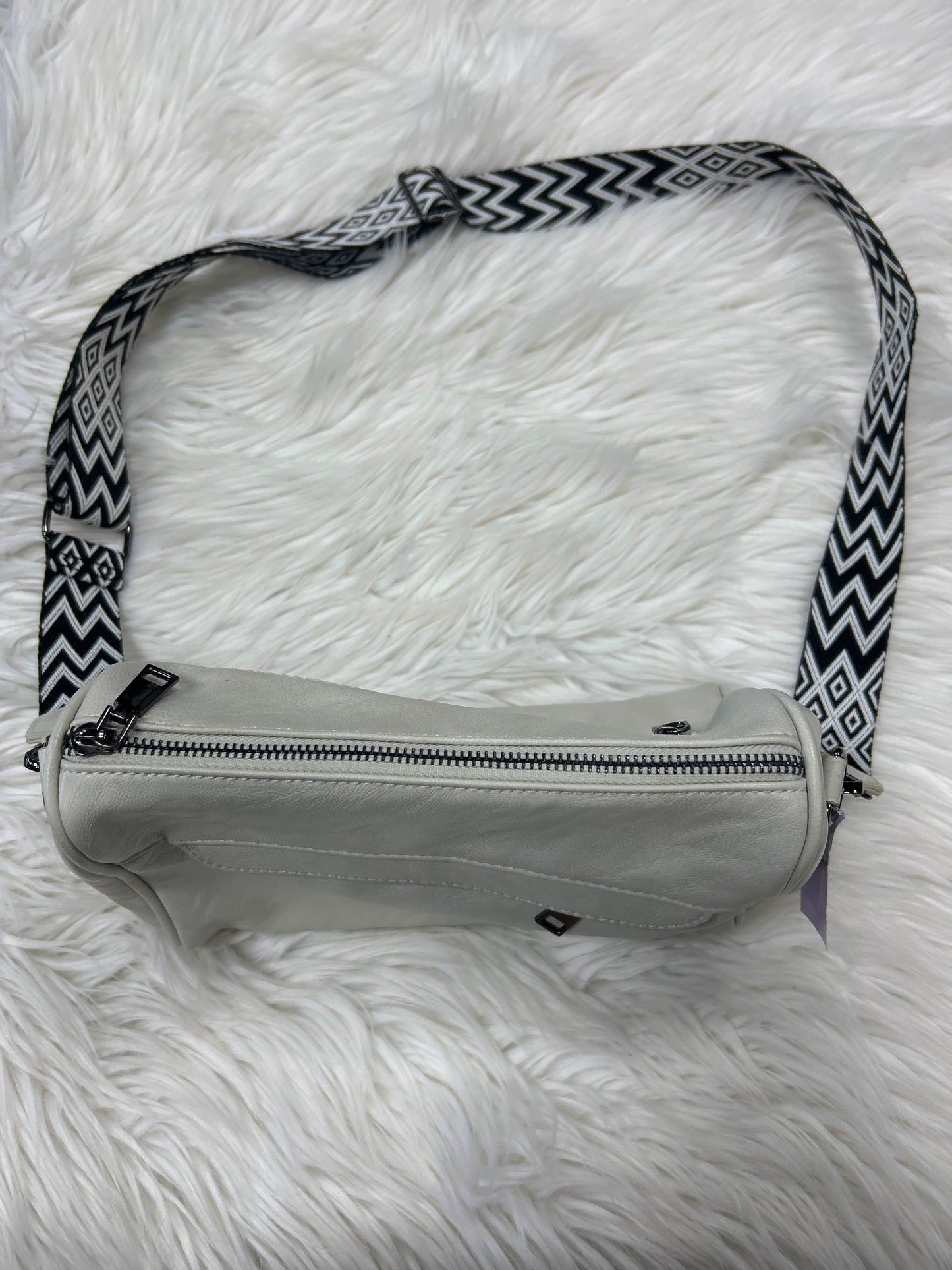 Crossbody By Cmc In Cream, Size:Large