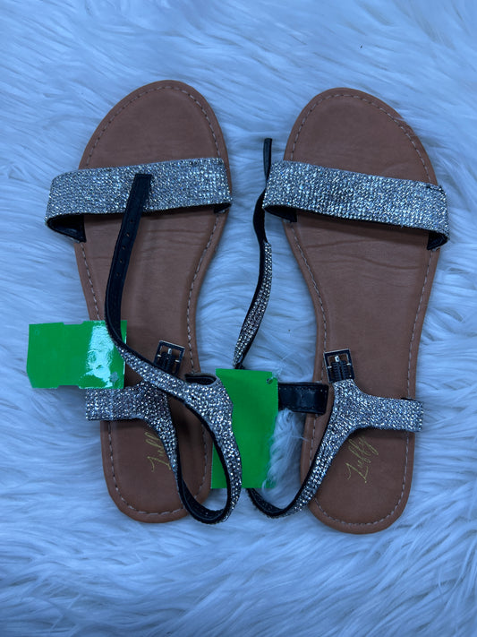 Sandals Flats By Clothes Mentor In Silver, Size:7