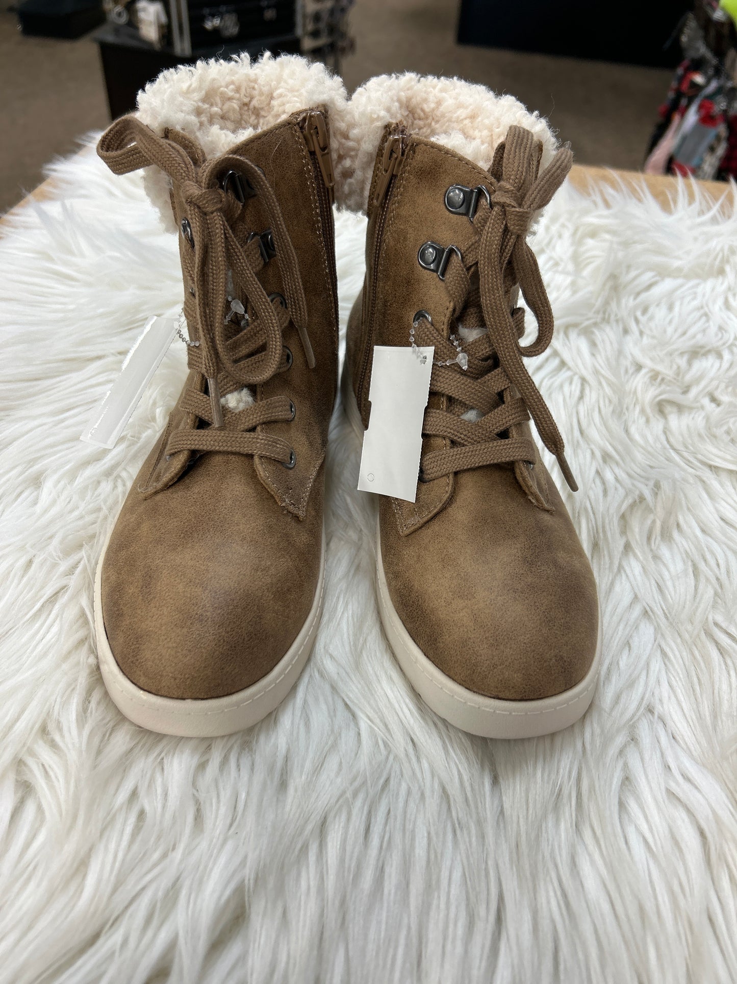 Boots Ankle Flats By Clothes Mentor In Tan, Size:6