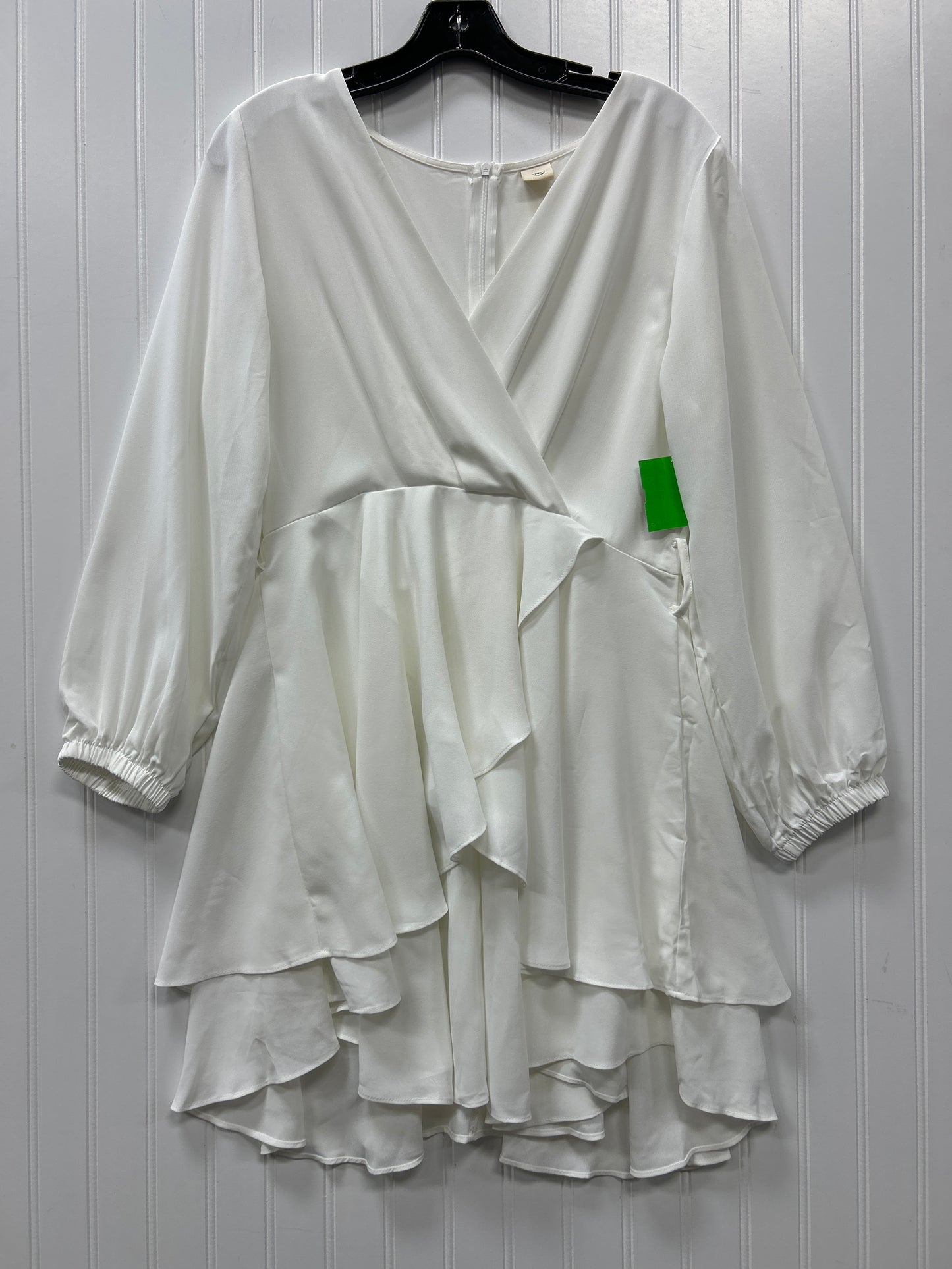 Dress Casual Short By Cmc In White, Size:M