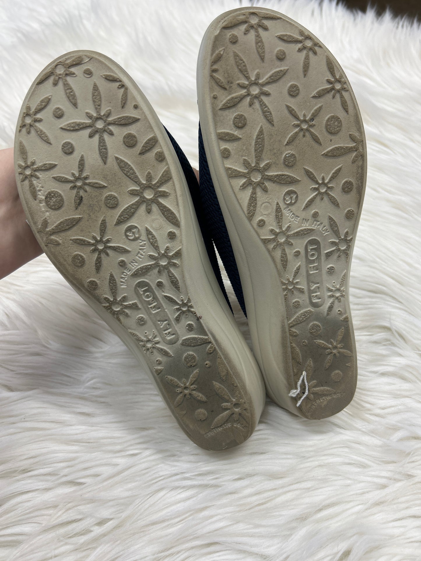 Sandals Flats By Clothes Mentor In Navy, Size:6.5
