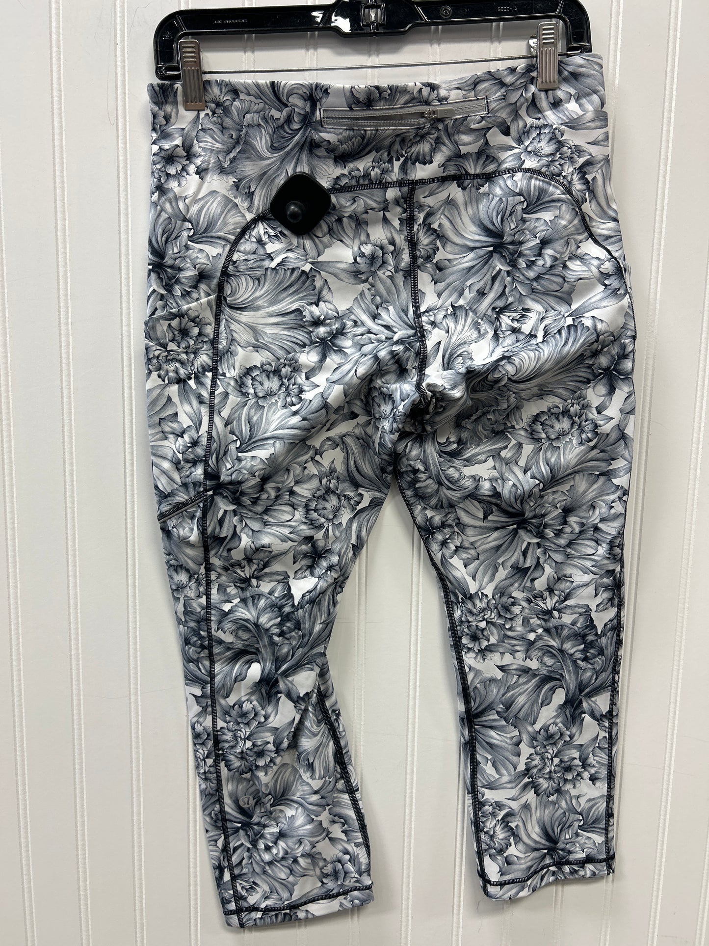 Athletic Leggings Capris By Lululemon In Grey, Size:10